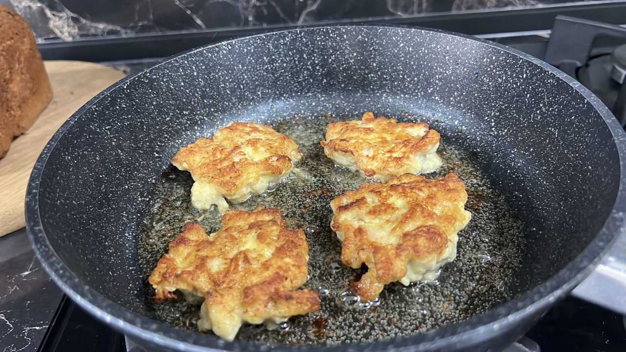 Кулінари розповіли, як приготувати смачні та соковиті котлети нашвидкуруч – простий рецепт