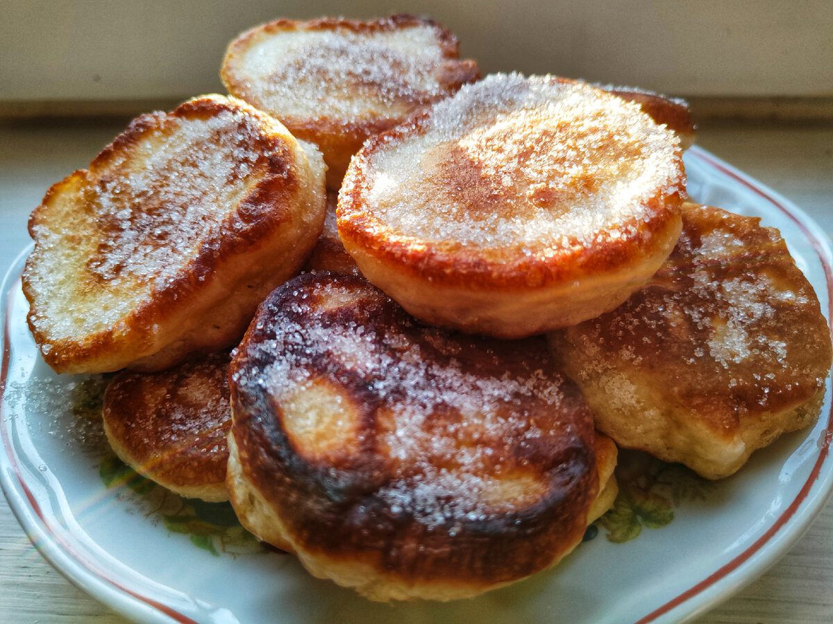 Кулінари розповіли, як приготувати смачні яблучні оладки нашвидкуруч – простий рецепт