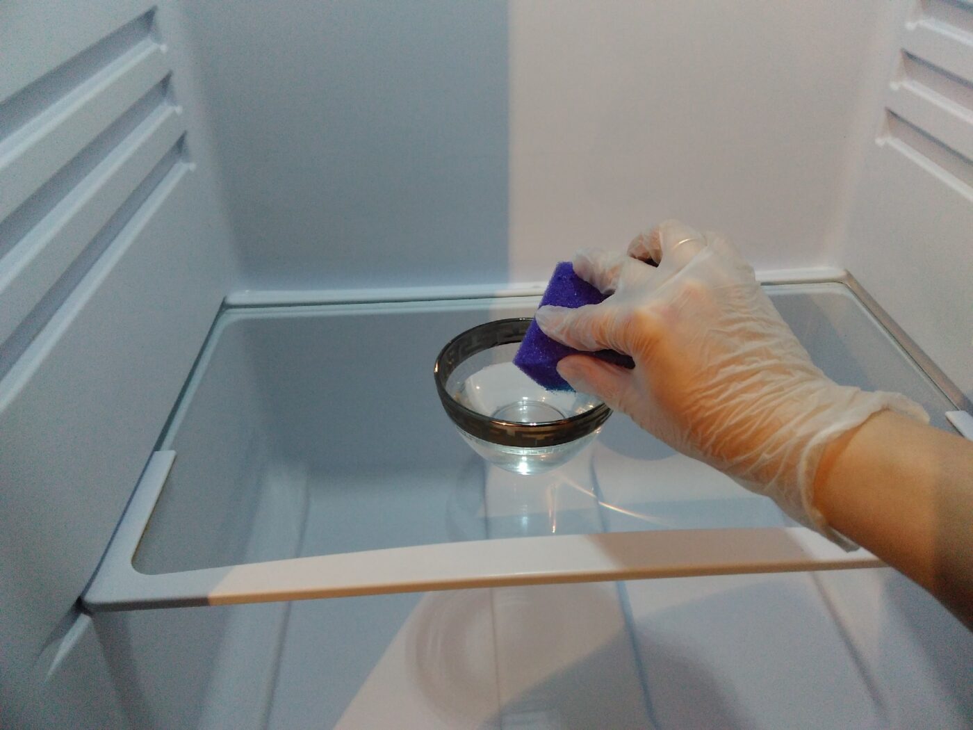 Експерти розповіли, як позбутись від неприємного аромату в морозильній камері простим засобом