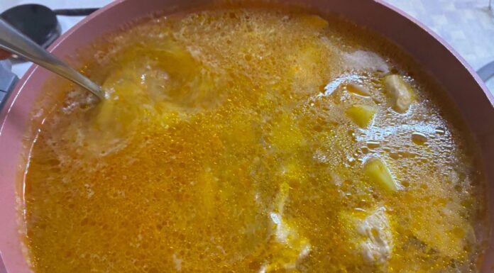 По 3 горошинки в бульйон – і самий бідний бульйон стає наваристим: моя мама так робила в голодних 90-х Шеф-кухар підказав, що додати для насиченості бульйону