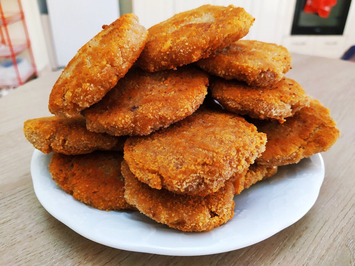 Кулінарні експерти розповіли, як приготувати смачні котлети, аби вони не вбирали зайву олію