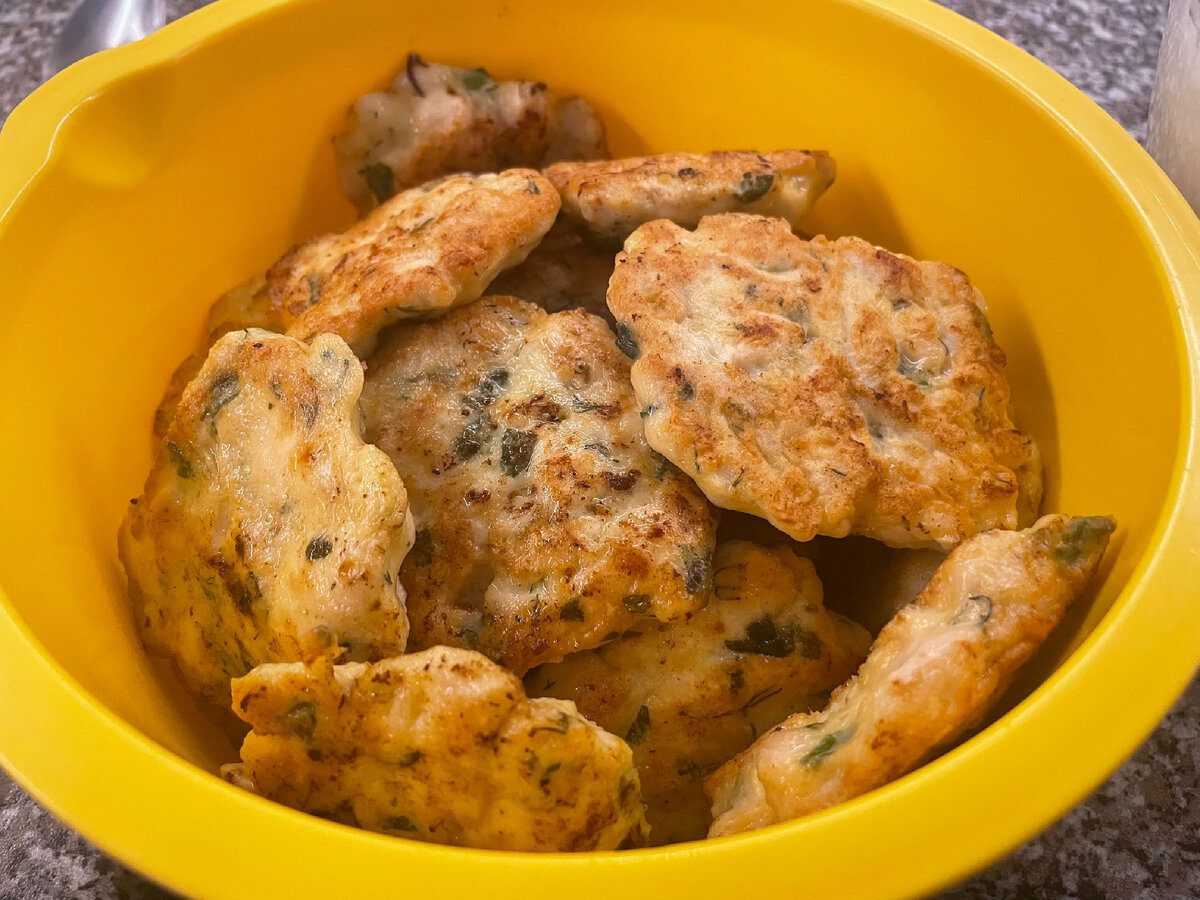 Кулінари розповіли, як приготувати смачні та соковиті котлети нашвидкуруч – простий рецепт