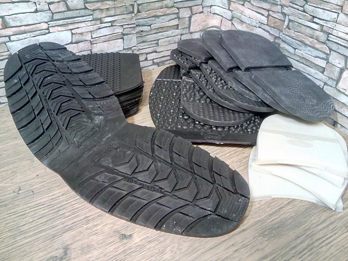 Експерти пояснили, як захистити підошву свого взуття від слизького асфальту взимку