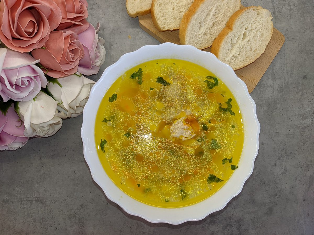 Господині поділились перевіреним рецептом бюджетного, але дуже смачного супу – проста страва