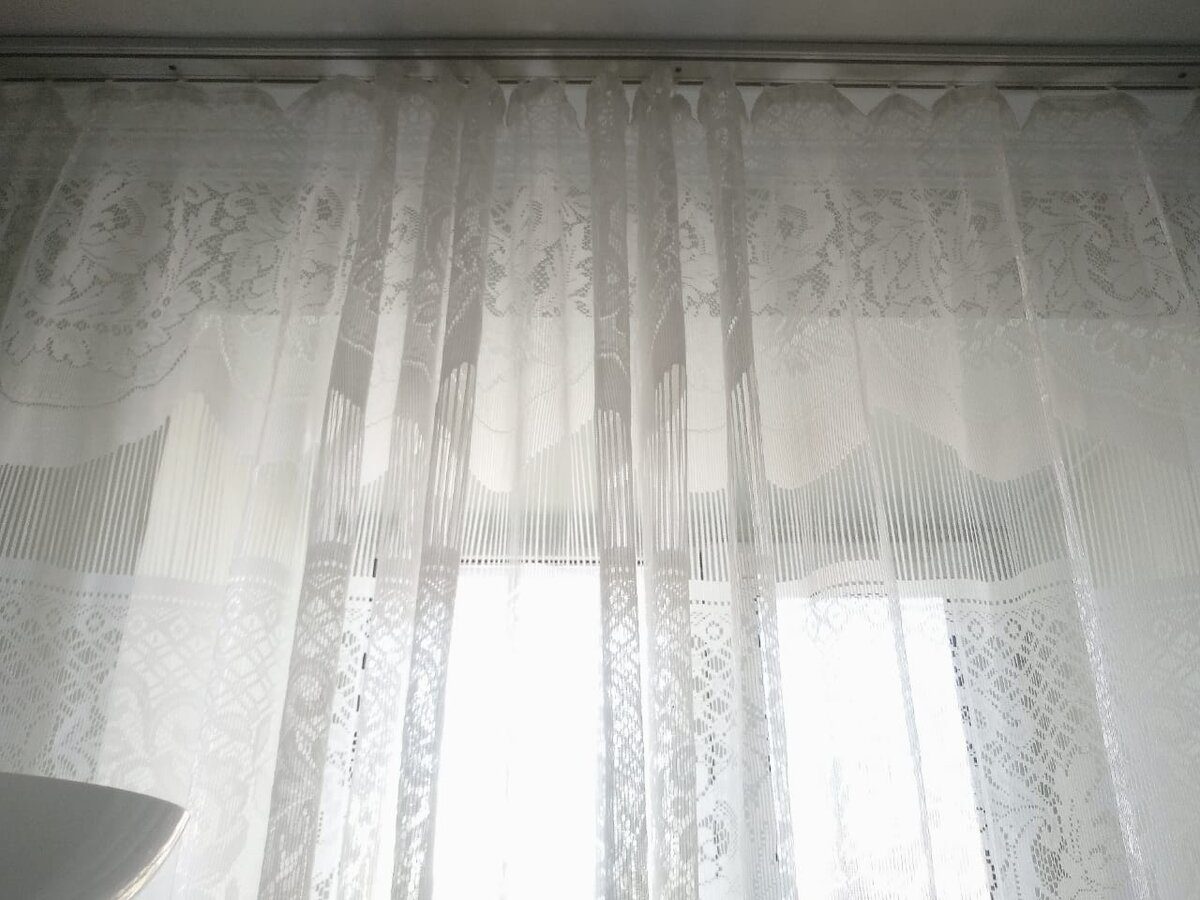 Експерти порадили спосіб, як випрати старий тюль до білосніжного стану – проста порада