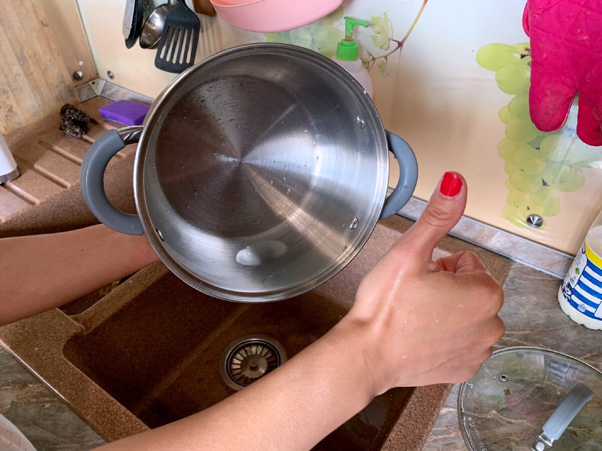 Експерти пояснили, яким простим способом можна легко очистити каструлі від старого накипу