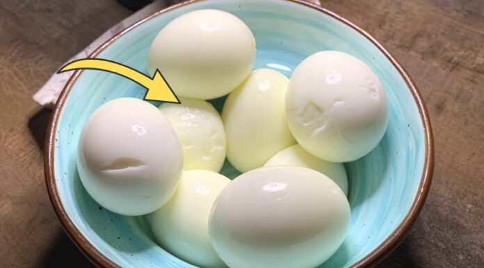 Шеф-кухар розповів, як швидко почистити курячі яйця