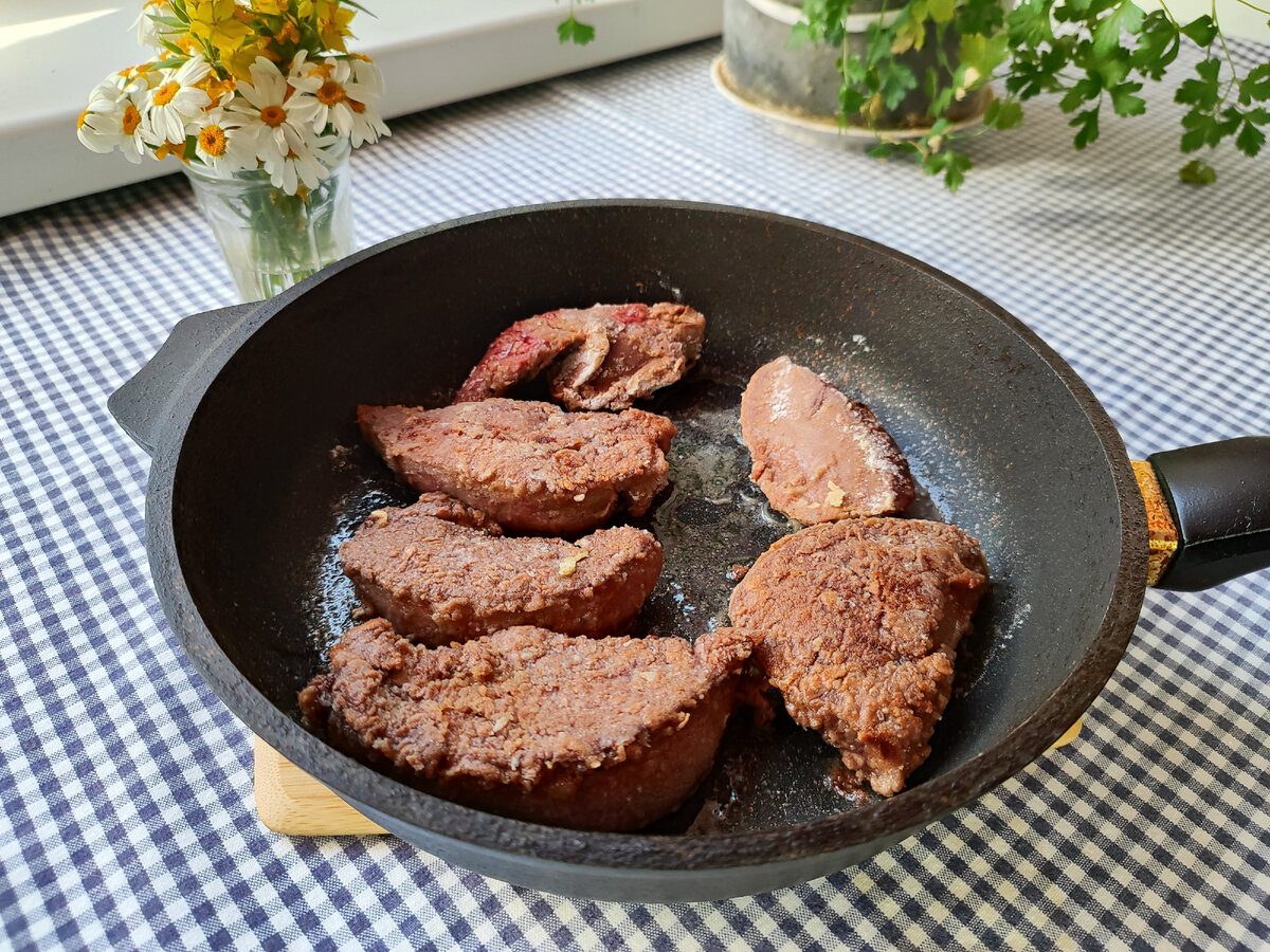 Експерти пояснили, як смажити печінку так, аби вона вийшла ароматна та дуже м'яка