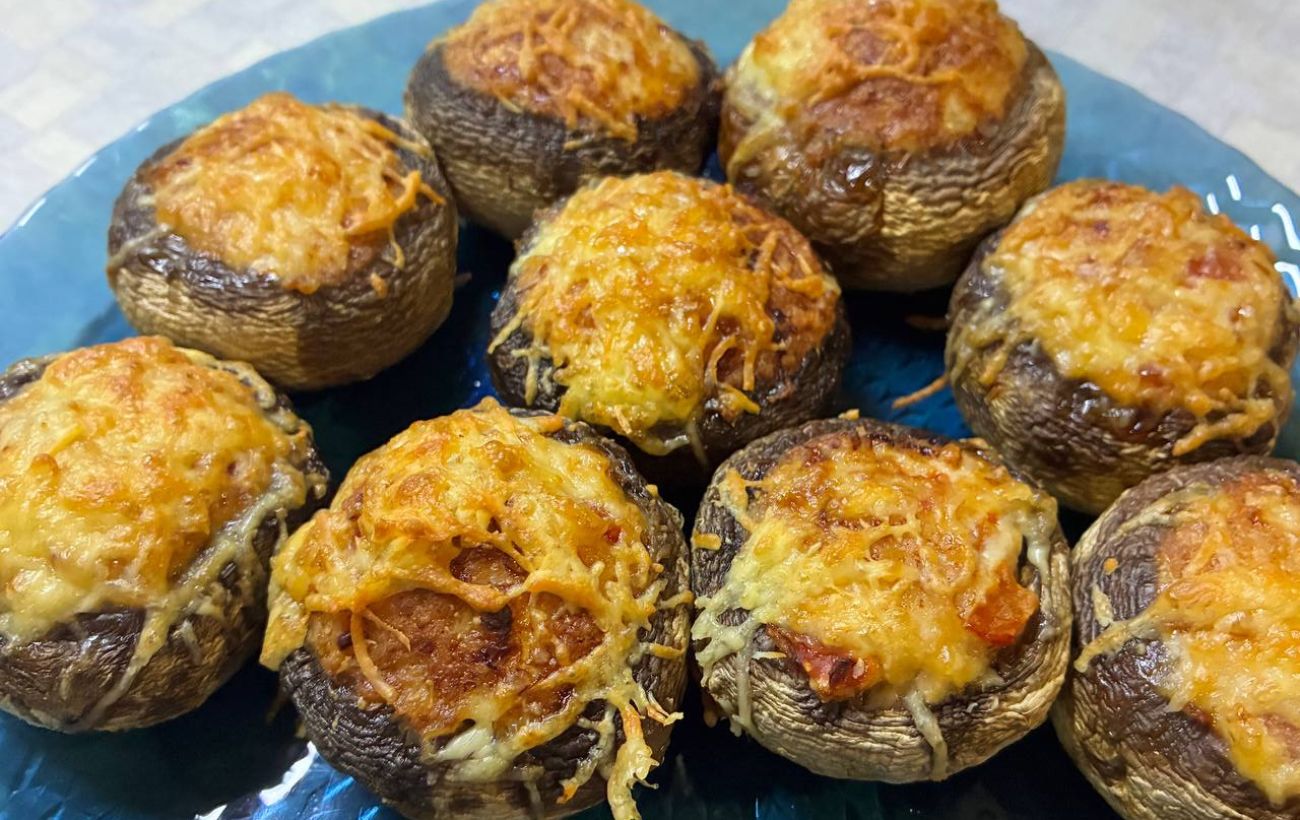 Кулінари розповіли, як приготувати смачні фаршировані печериці нашвидкуруч – рецепт