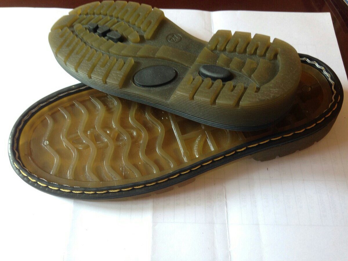 Експерти пояснили, як захистити підошву свого взуття від слизького асфальту взимку