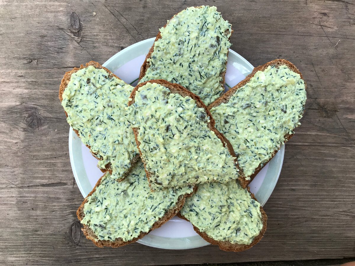 Господині розповіли, як із доступних продуктів приготувати смачну намазку на хліб нашвидкуруч