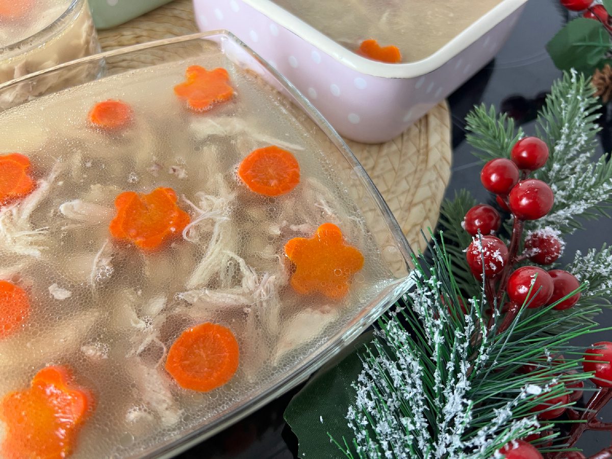 Кулінари розповіли, які спеції для холодцю допоможуть значно покращити смак готової страви