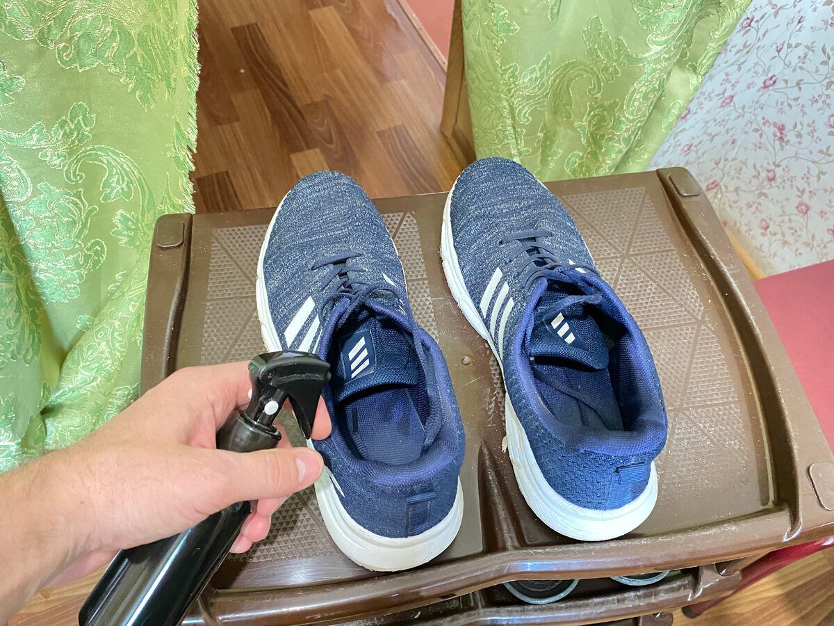 Експерти пояснили, як легко позбутись від неприємного аромату від взуття простим засобом