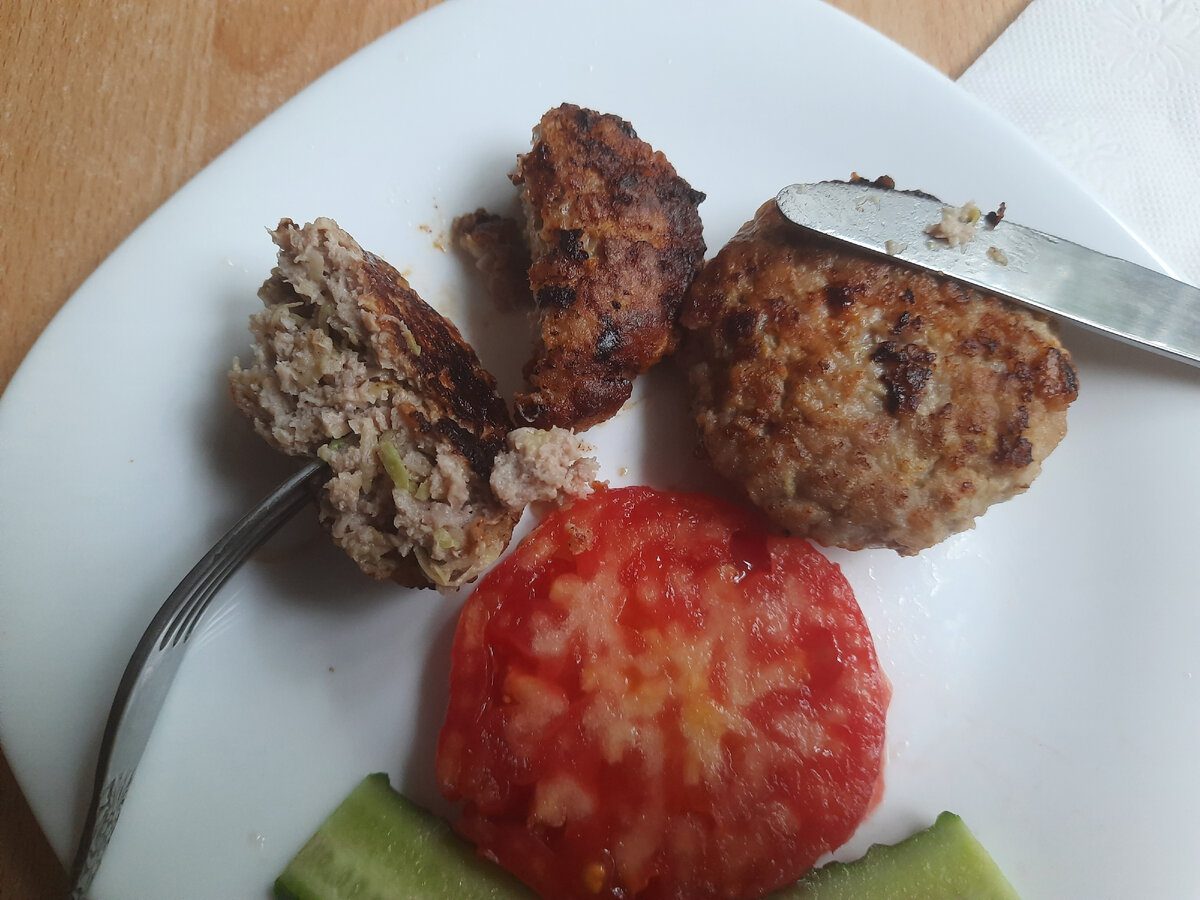 Що додає котлетам соковитості