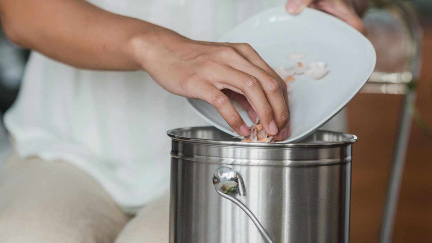 Правильно зібрані кухонні відходи за кілька тижнів перетворюються на підживку для ґрунту