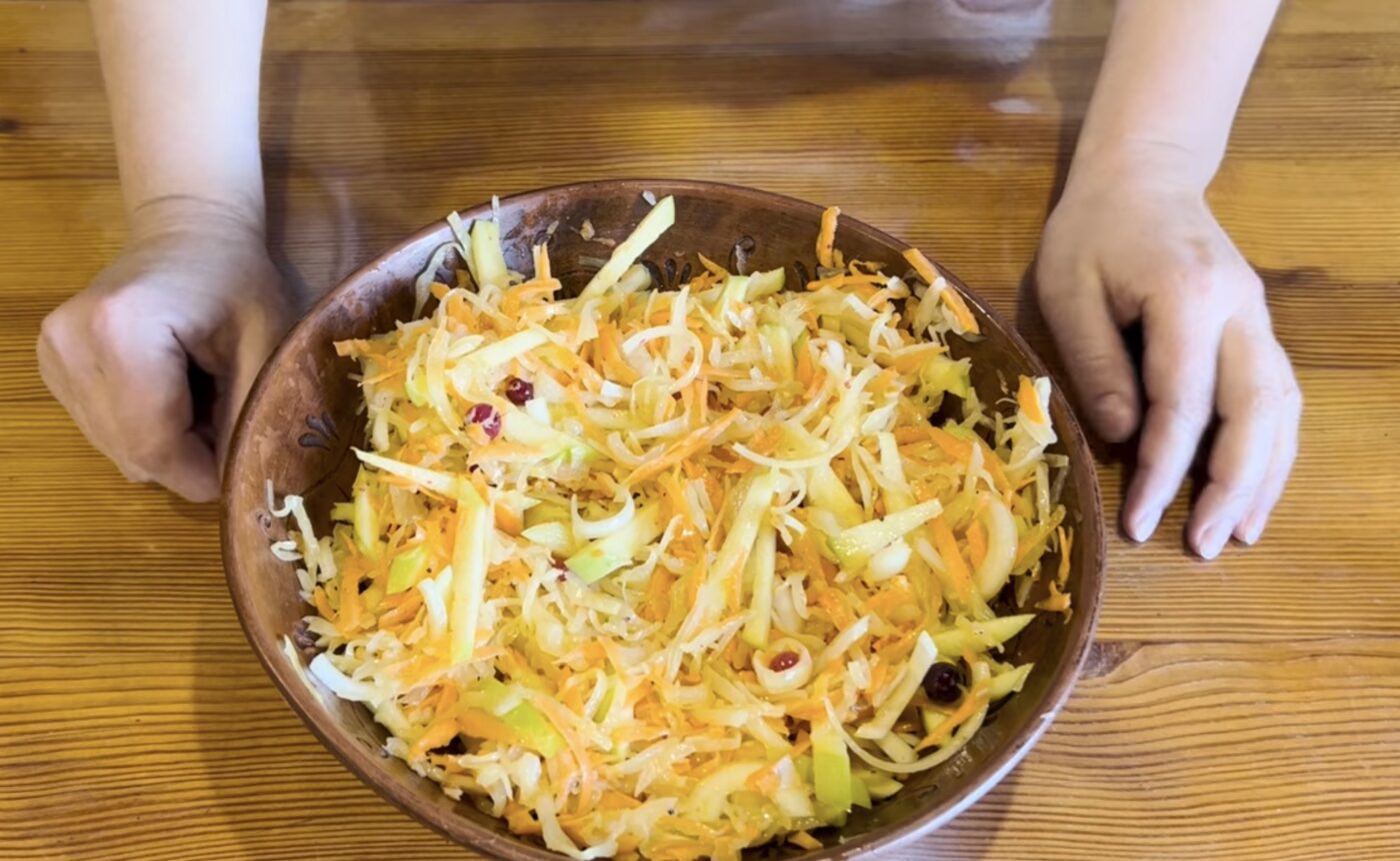 Рекомендації з шинкування капусти, щоб салати були бездоганні Рекомендації з шинкування капусти, щоб салати були бездоганні