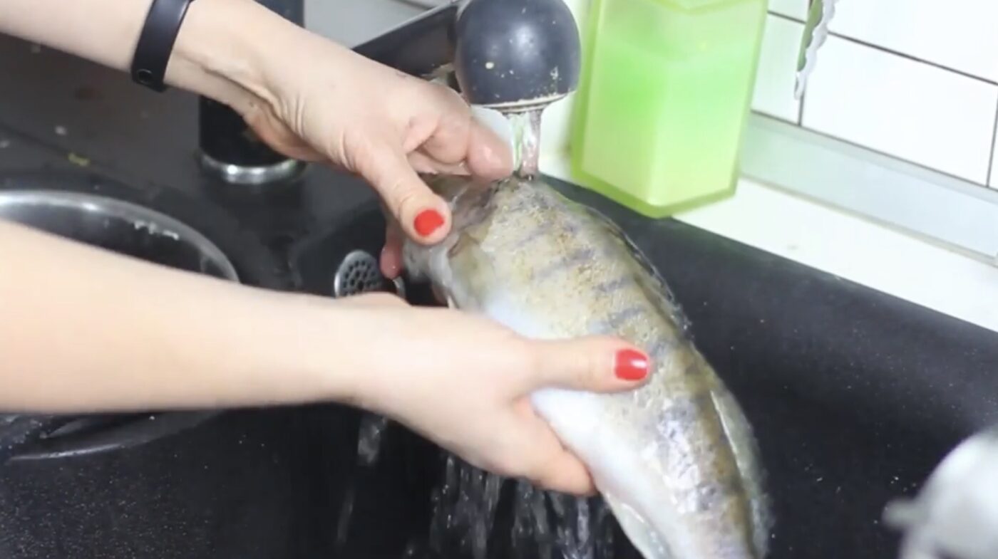 Як легко почистити рибу