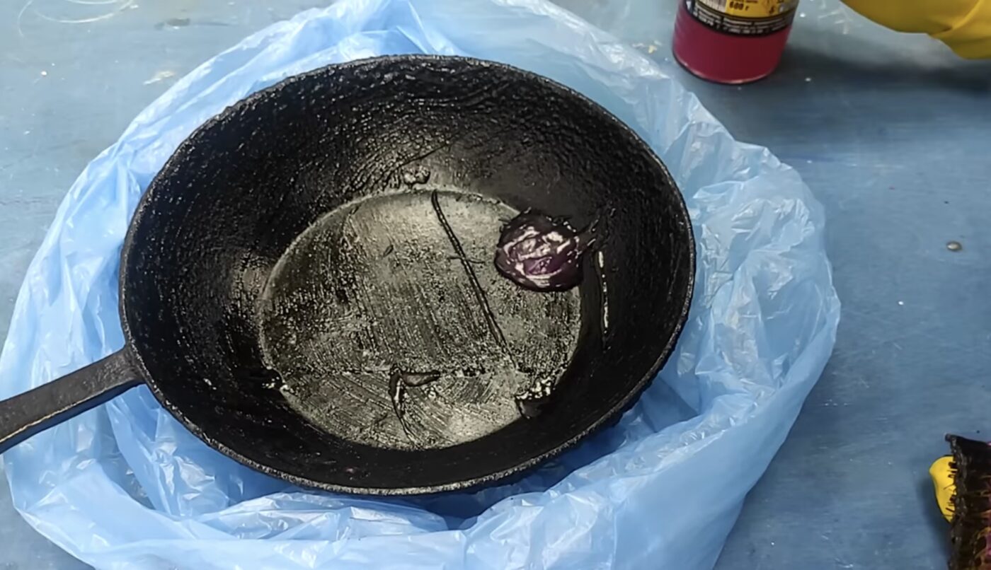 Як екологічно очистити сковорідки від нагару