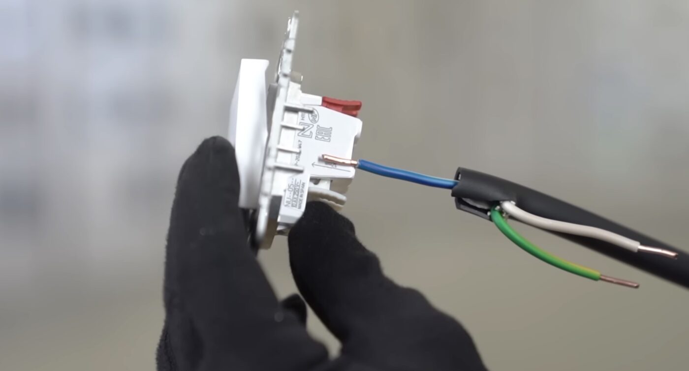 Які розетки варто встановити, щоб працювали без світла