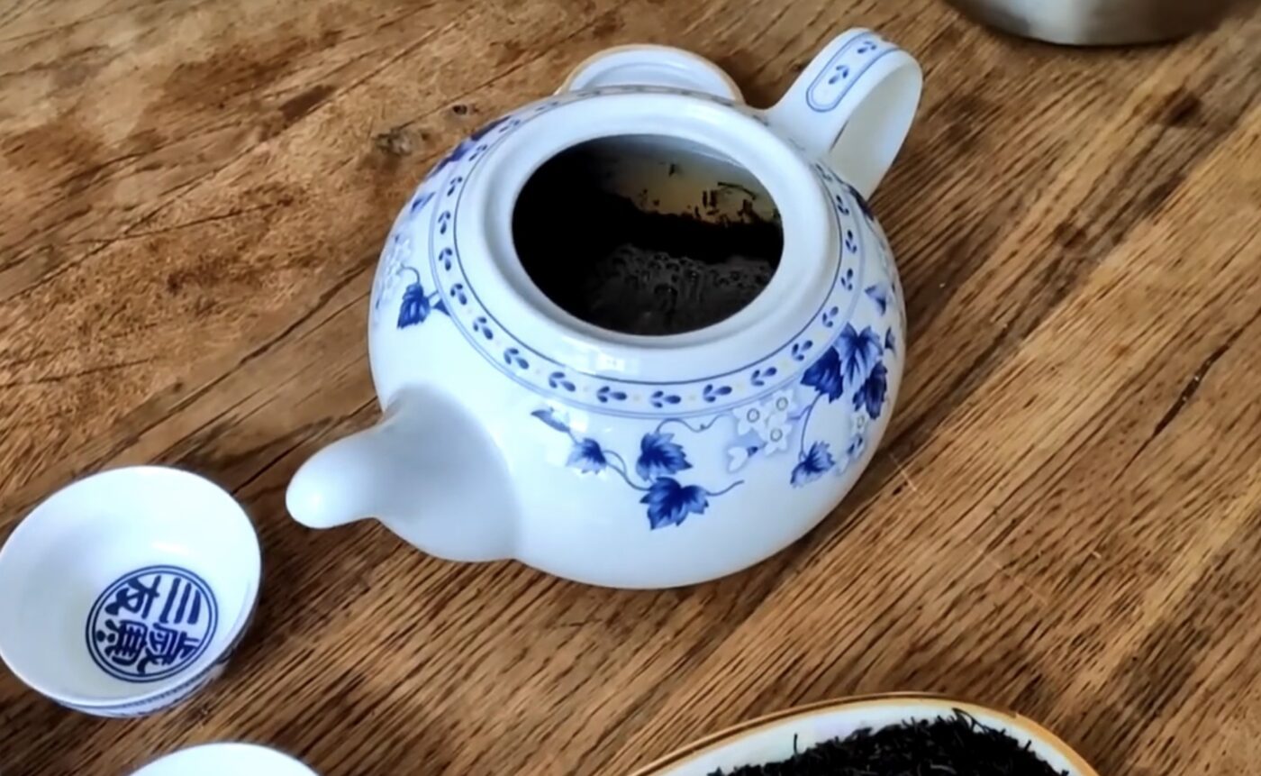 Спосіб заварювання чаю, що робить його смачнішим у 2 рази