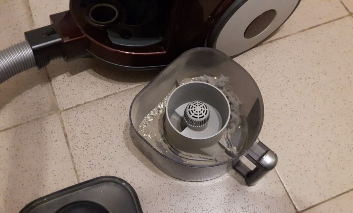 Як очистити пилосос від пилу