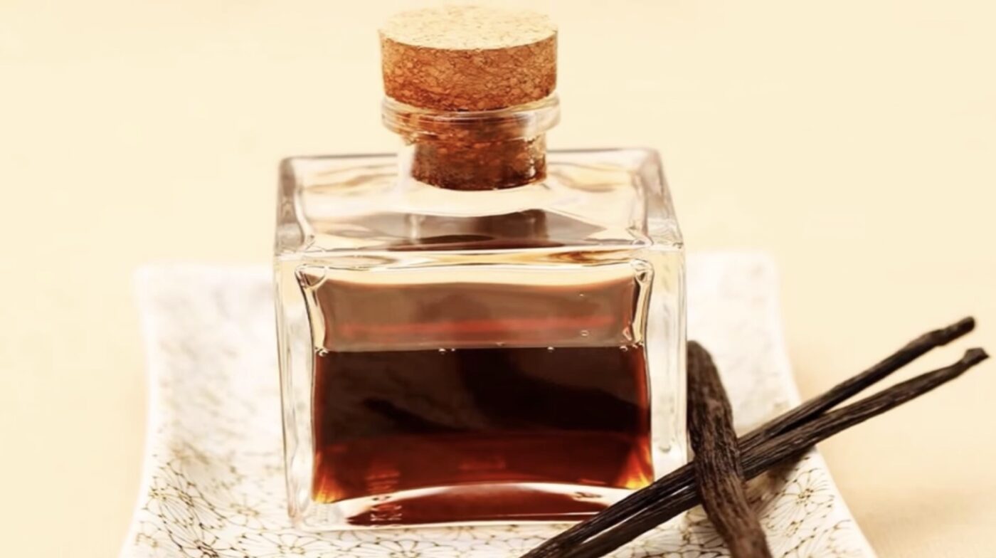 Що додати у воду для миття підлоги для дорогого запаху