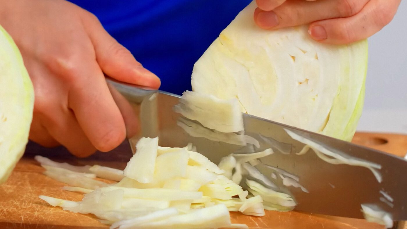 Кулінари показали, як правильно квасити капусту, щоб вона була смачною