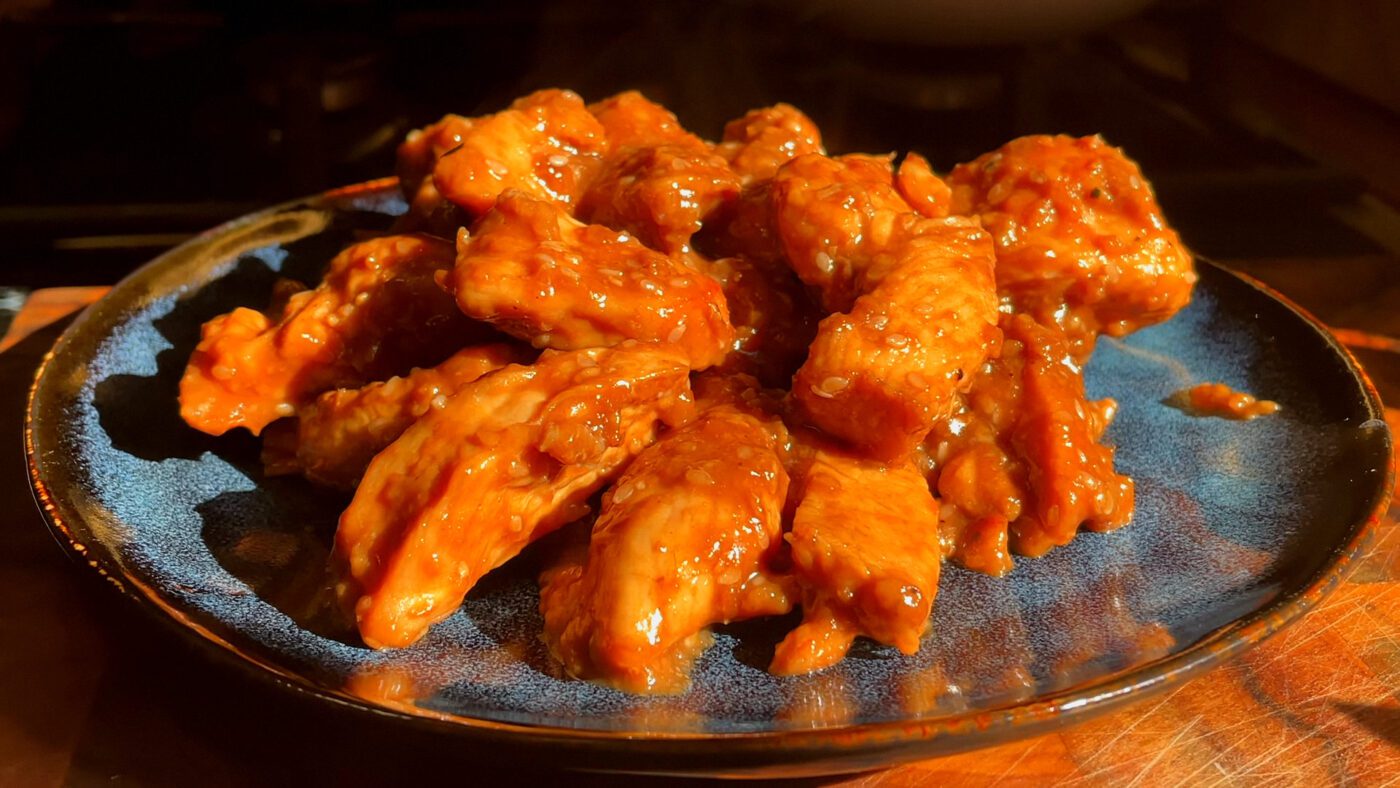 Кулінари розповіли, як приготувати смачну та ніжну курку нашвидкуруч – вдалий маринад