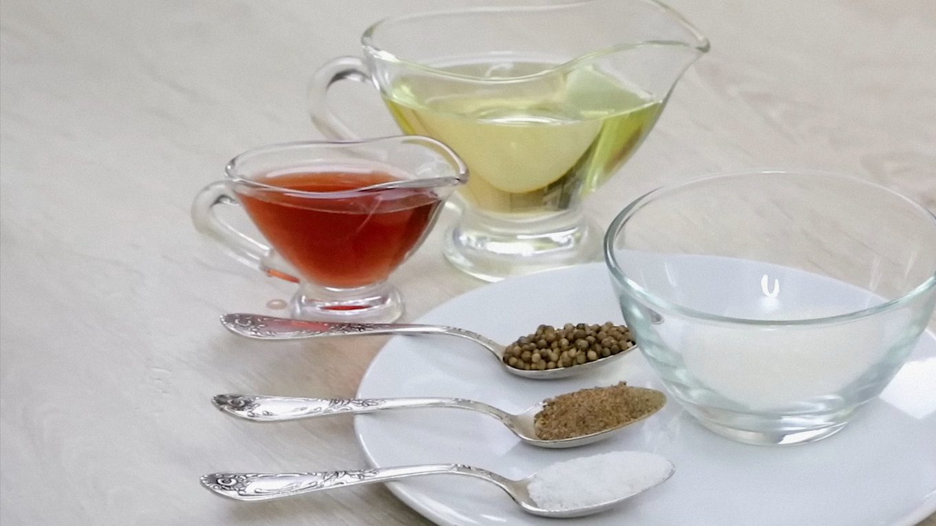 Господині показали ідеальний набір спецій для класичної моркви по-корейськи