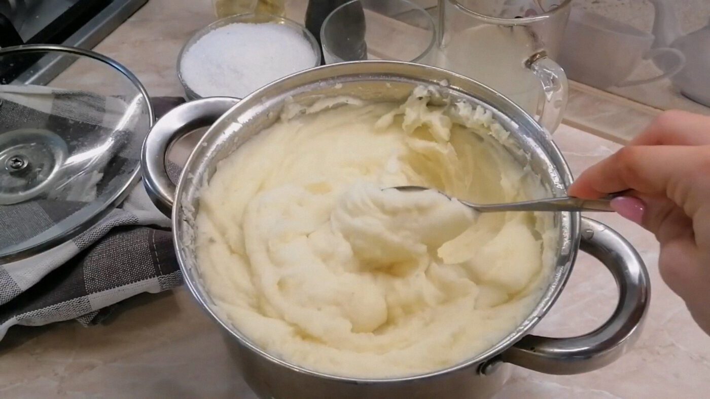 Кулінари показали, як приготувати ідеальне картопляне пюре