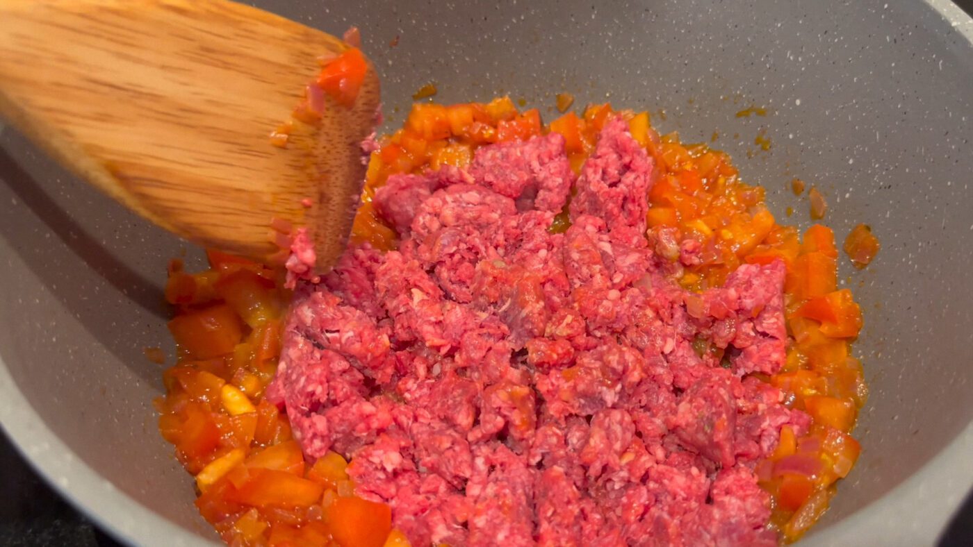 Господині показали, як приготувати смачний та насичений борщ усього на 20 хвилин