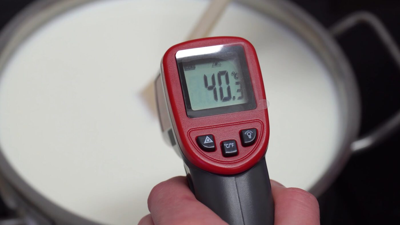 Обов'язково читайте інструкцію на упаковці закваски, щоб правильно підібрати об'єм молока