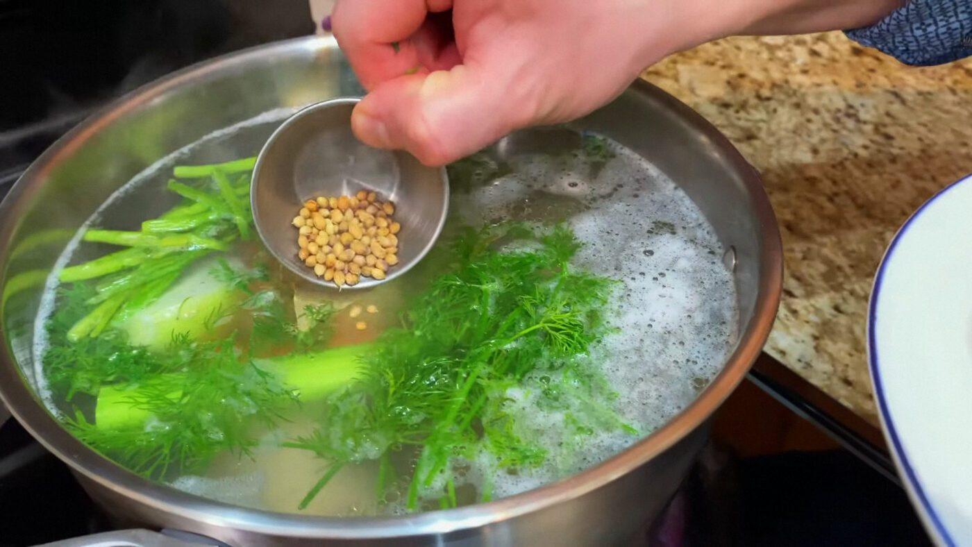 Кухарі назвали спеції, які потрібно додавати в суп для насиченого смаку та аромату