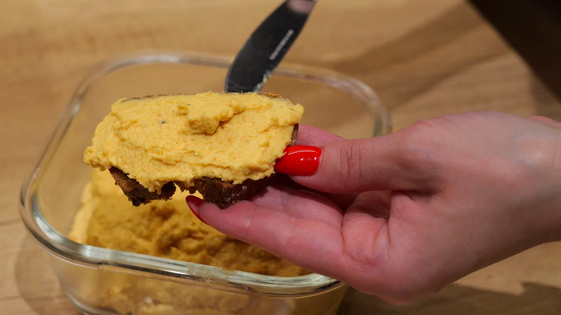 Кулінари пояснили, як приготувати ніжний курячий паштет для бутербродів