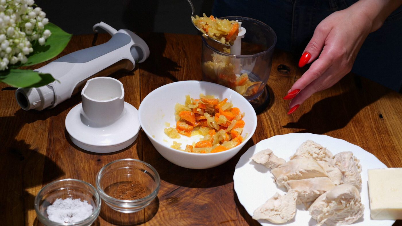 Господині показали, як приготувати смачну намазку з курятини