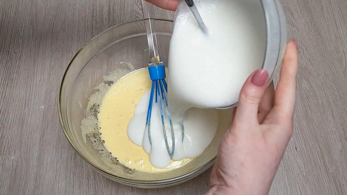 Господині показали рецепт шоколадного пирога з кефіру та 1 яйця