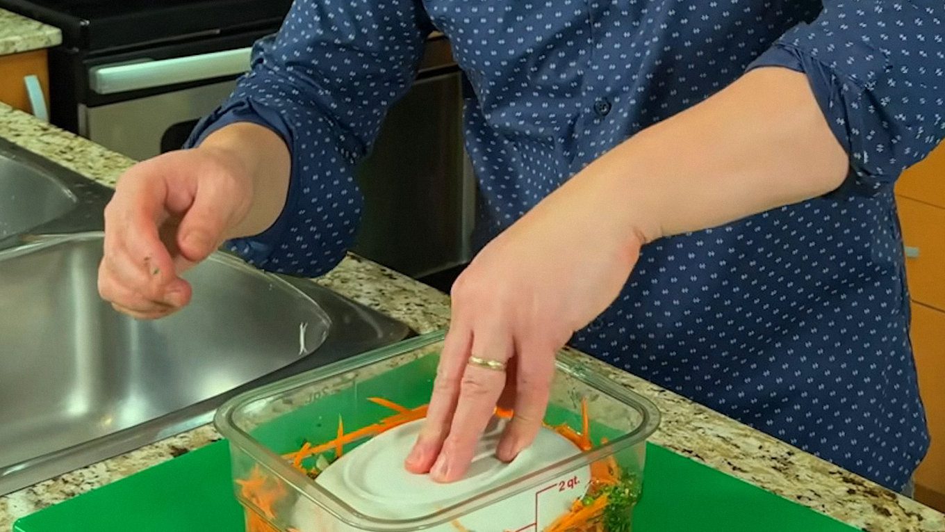 Кухарі показали, як приготувати смачні салати з відвареною яловичиною