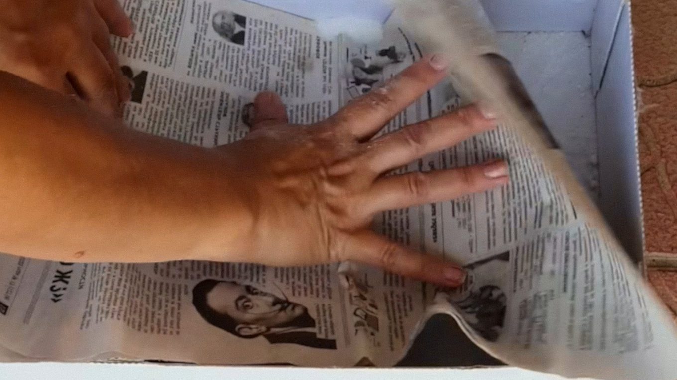 Городники показали, як зберігати цибулю й часник на балконі без гнилі