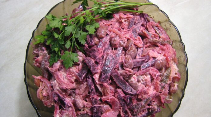 Цей салат приготую у Новий рік 2026 замість “Шуби”: легший, дешевший, а з’їдають його швидше у 4 рази Як приготувати смачний салат з буряка до Нового року