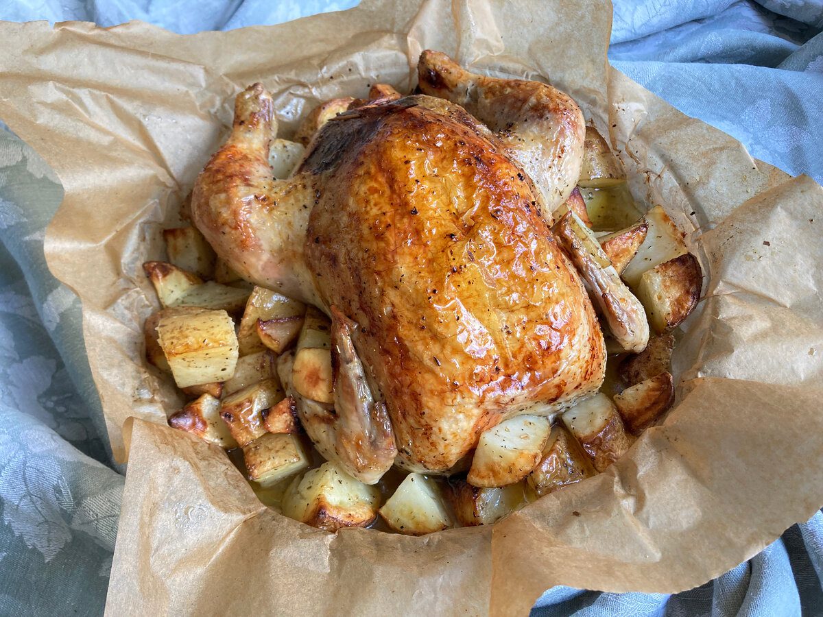 Господині розповіли, який маринад допоможе приготувати дуже м'яку курку в духовці – рецепт