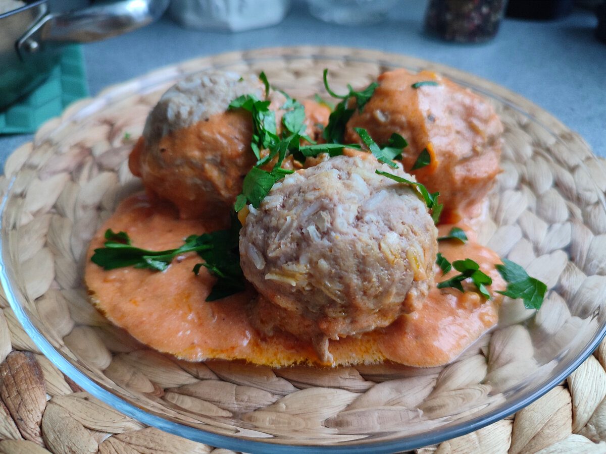 Кулінари розповіли, як приготувати смачні й соковиті тефтелі до будь-якого гарніру – рецепт