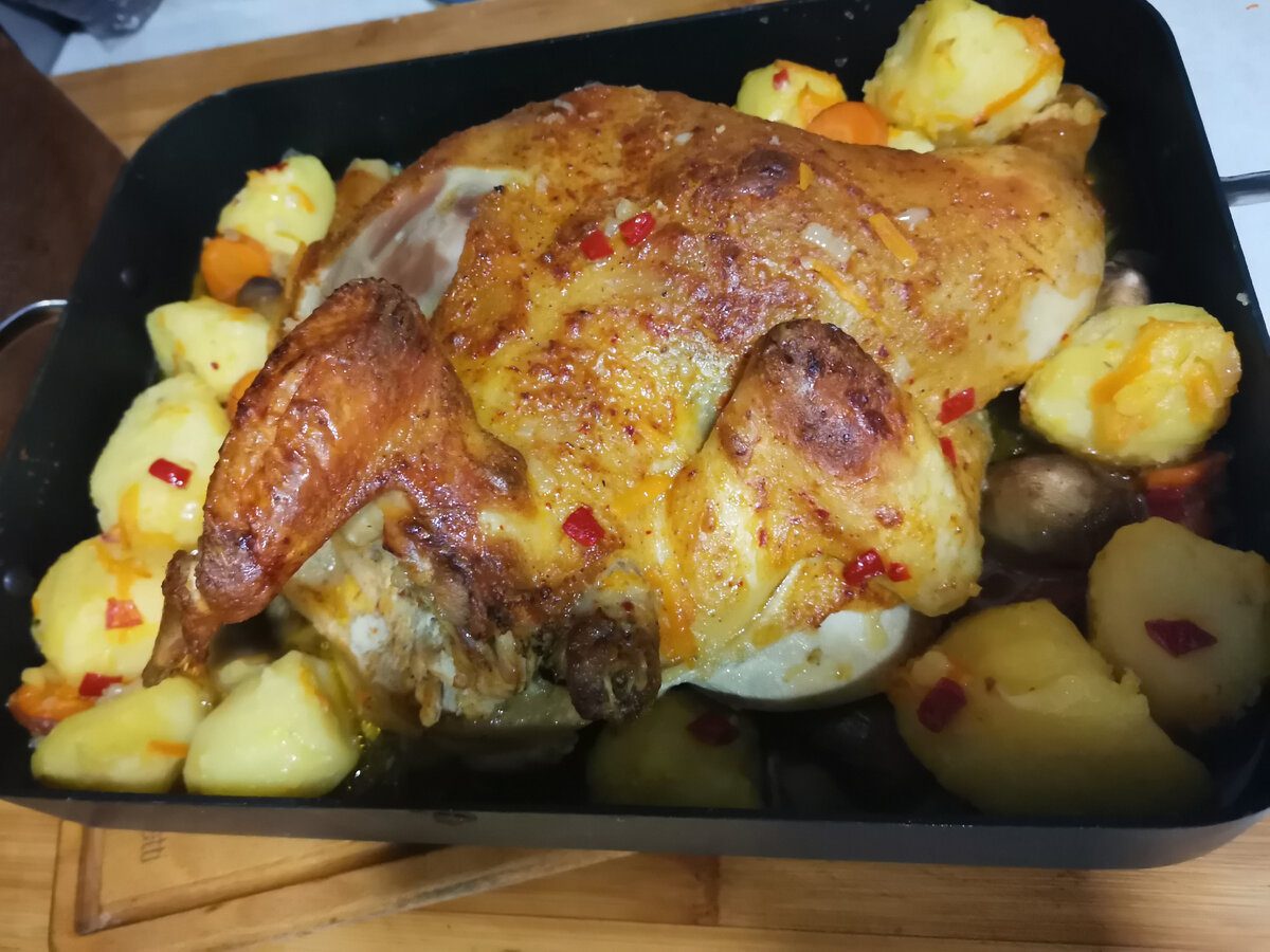 Господині розповіли, який маринад допоможе приготувати дуже м'яку курку в духовці – рецепт