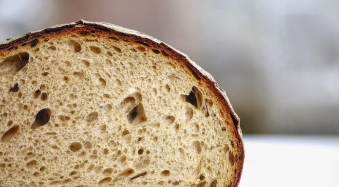 Ось так зберігаю хліб взимку: не в холодильнику і не в хлібниці – не черствіє і не пліснявіє по 6-7 днів Як зберігати хліб, аби він довго не псувався