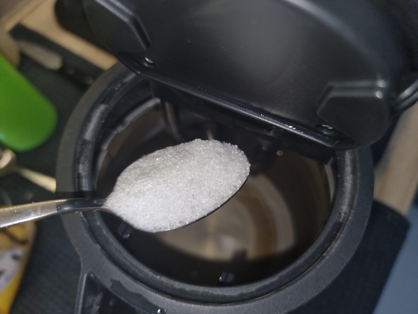 Експерти розповіли, як використовувати лимонну кислоту для покращення смаку чаю та кави