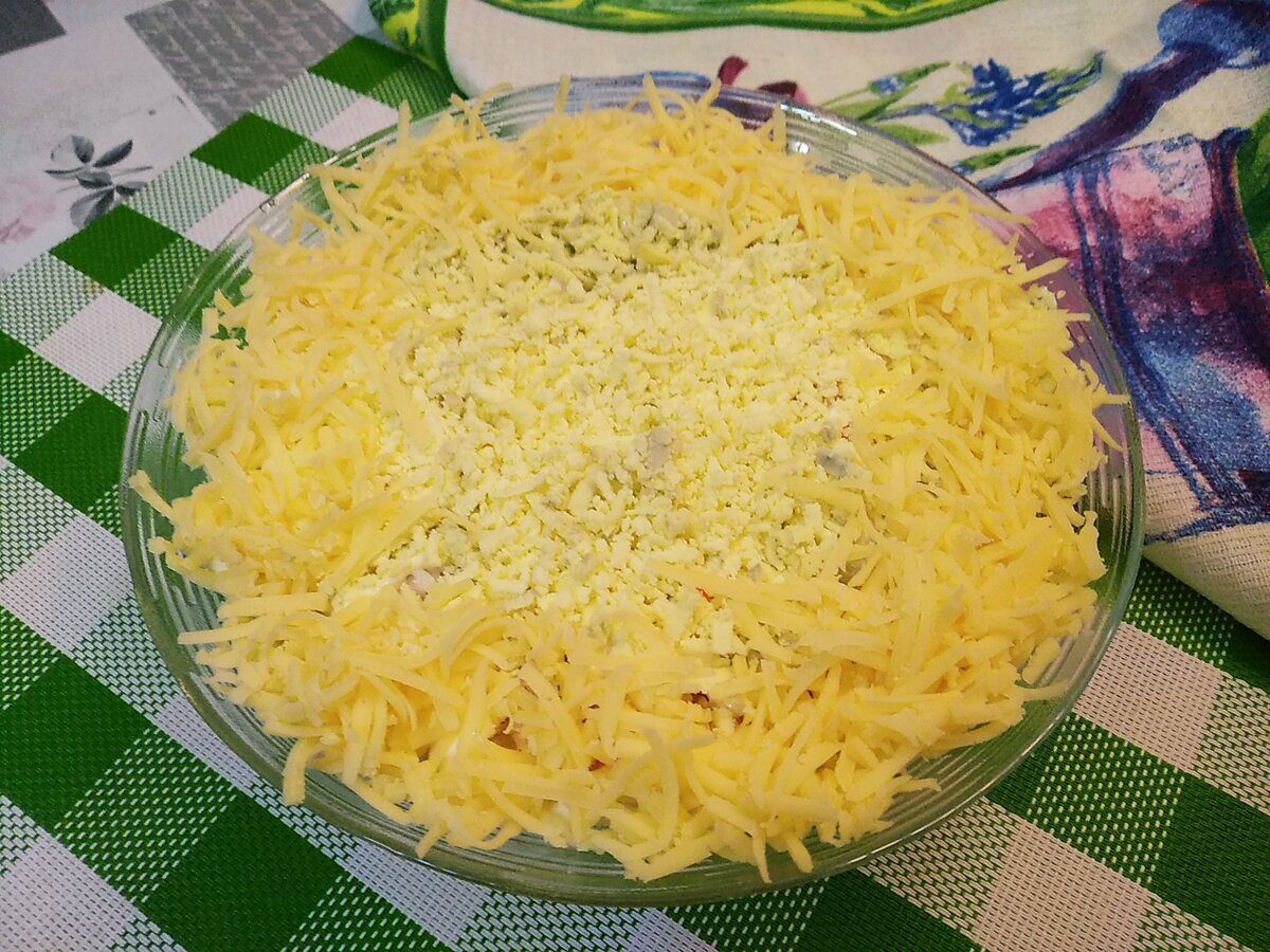 Кулінари розповіли, як приготувати смачний салат до Нового року на заміну Олів'є