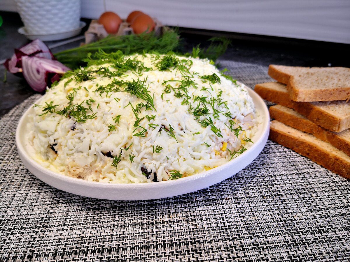 Кулінари поділились рецептом дуже смачного новорічного салату, дешевшого за Олів'є