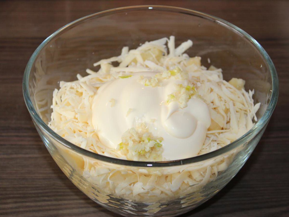 Кулінари поділились рецептом дуже смачного новорічного салату, дешевшого за Олів'є