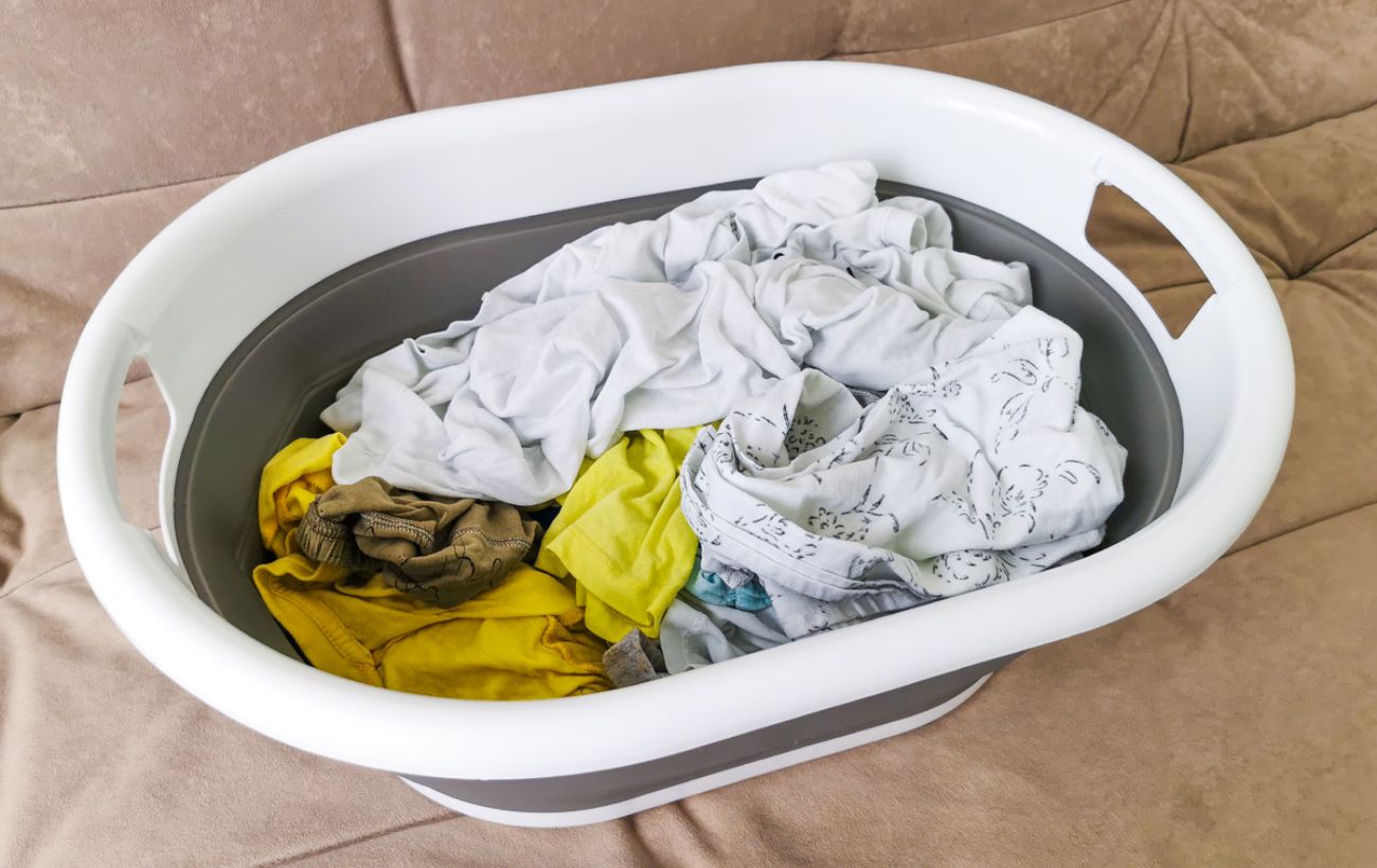 Господині розповіли, як прати з ефірною олією замість кондиціонера, аби речі приємно пахнули