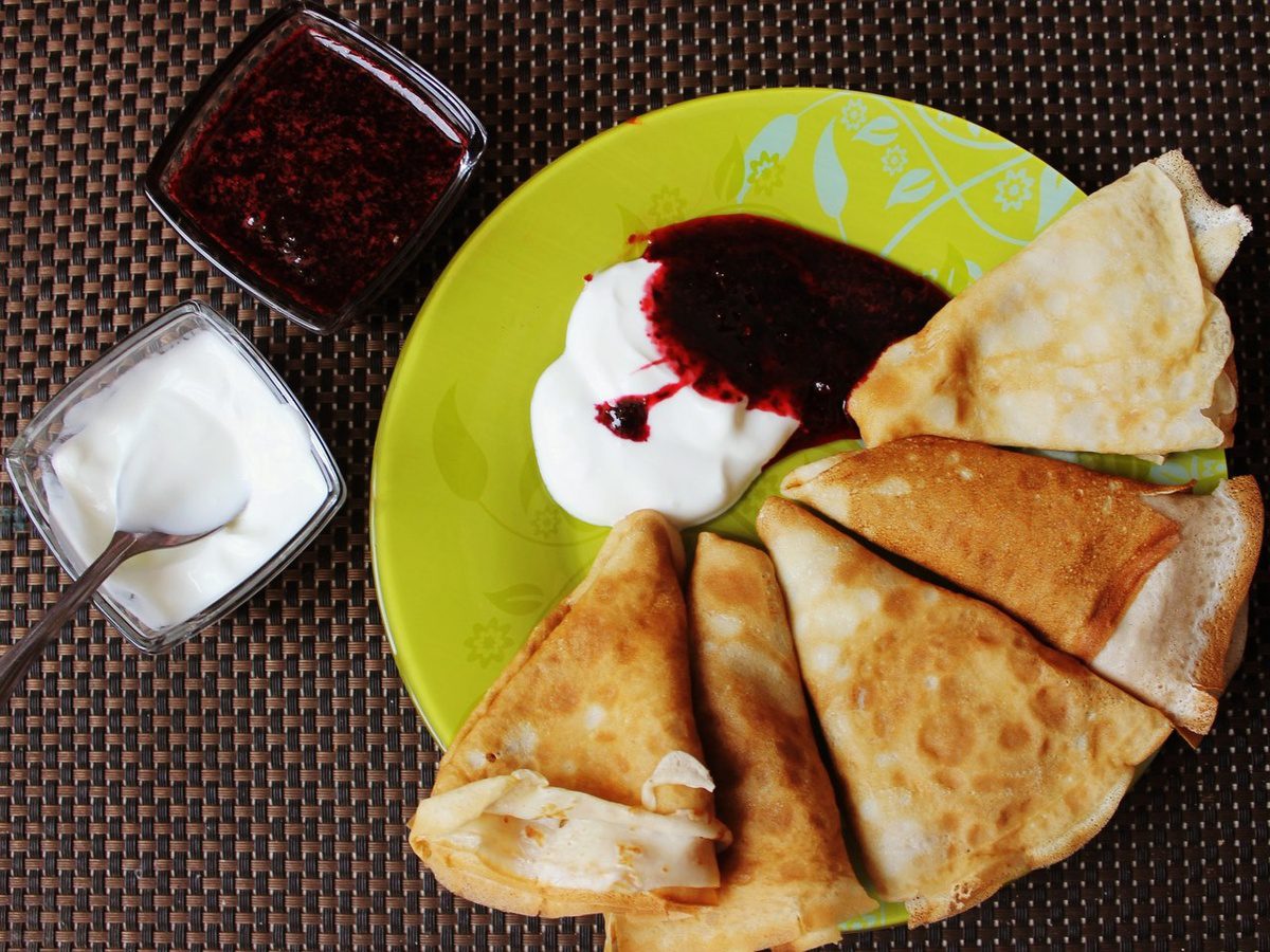 Кулінари поділились секретами приготування смачних тонких млинців нашвидкуруч – поради