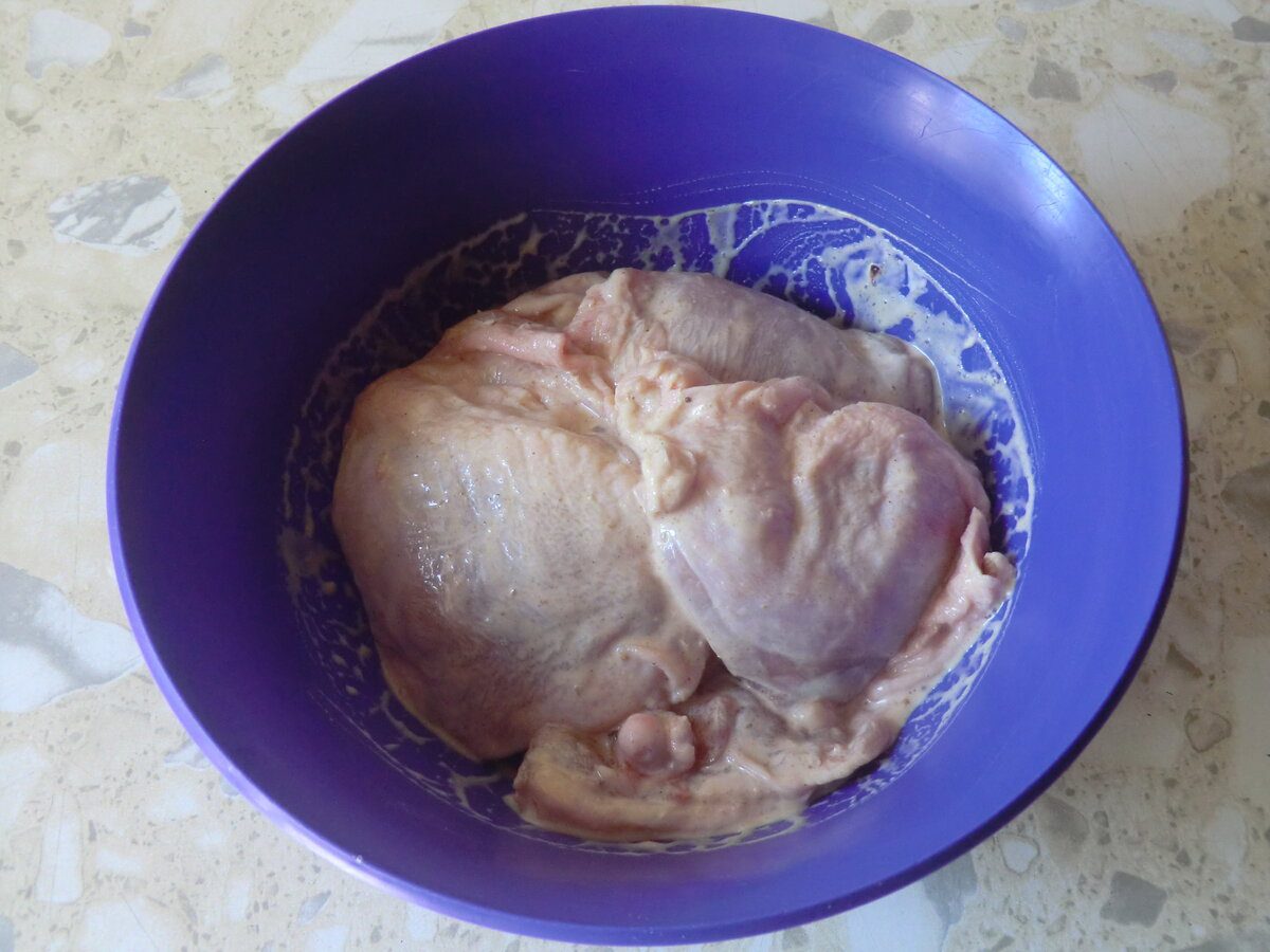 Кулінари розповіли, як приготувати смачну та ніжну курку нашвидкуруч – вдалий маринад